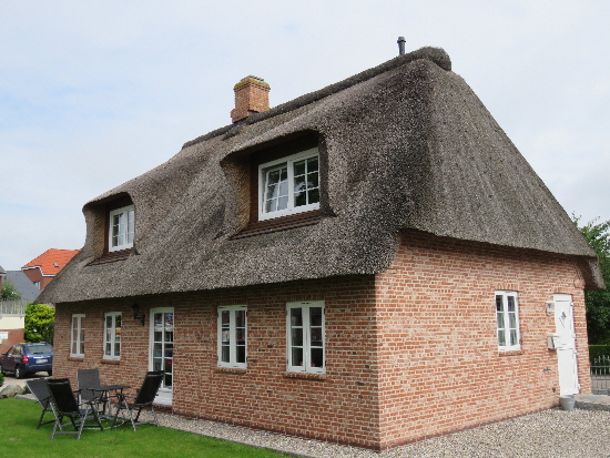 Heidefirste sind traditionelle Dachabschlüsse Heidefirste sind traditionelle Dachabschlüsse